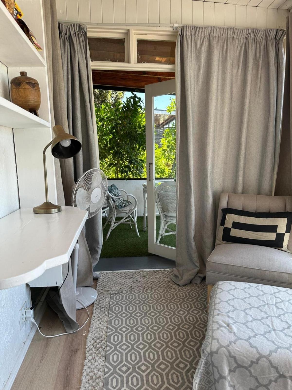 Independent Quaint Flat, Close To Beach Cape Town Eksteriør bilde